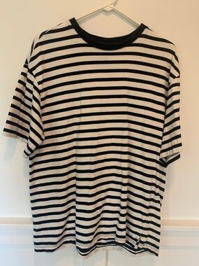 Navy and White H&M T Shirt